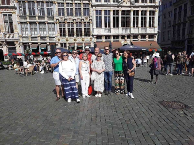 Brussels Scavenger Hunt Team Photo
